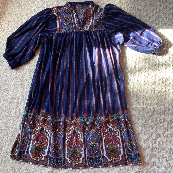 1970s Boho Flowy Dress Paisley Puff Sleeves - image 7