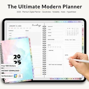 Pode incluir: Uma interface de aplicativo de planejador digital com um fundo de aquarela. O aplicativo está aberto para uma visualização semanal com um calendário, cronograma, metas e um log diário. O aplicativo se chama "2025 Planner" e inclui 1500 adesivos gratuitos. O aplicativo é compatível com Goodnotes, Notability, Xodo e é hiperligado.