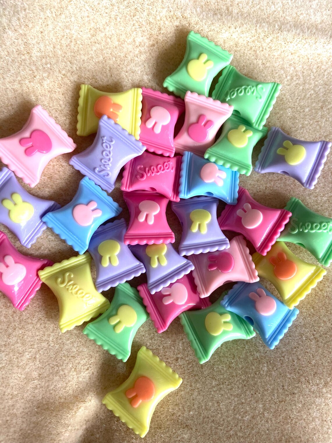20pcs Pastel Two Tone Bunny Candy Beads, 21mm Two Tone Candy Wrapped ...