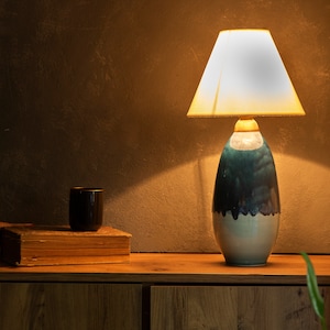 Ręcznie robiona lampa stołowa z ceramiki, ceramiczna lampka nocna, oświetlenie domu, prezent na nowy dom, prezent na Dzień Matki