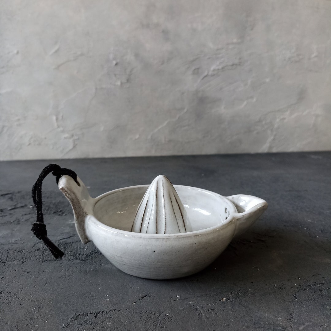 White Lemon Squeezer, Handmade Pottery Lemon Juicer, Ceramic Juicers