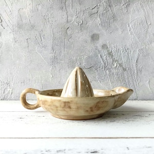 Handmade Ceramic Lemon Squeezer: Beige Citrus Juicer