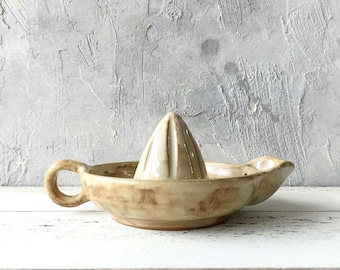 Handmade Ceramic Lemon Squeezer: Beige Citrus Juicer Made to Order