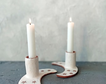 Candelabro de cerámica de media luna hecho a mano: bandeja de arcilla de gres