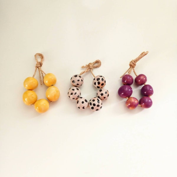 Ceramic Beads, Glazed bead. Aprox 1.3 to 1.8 cm.