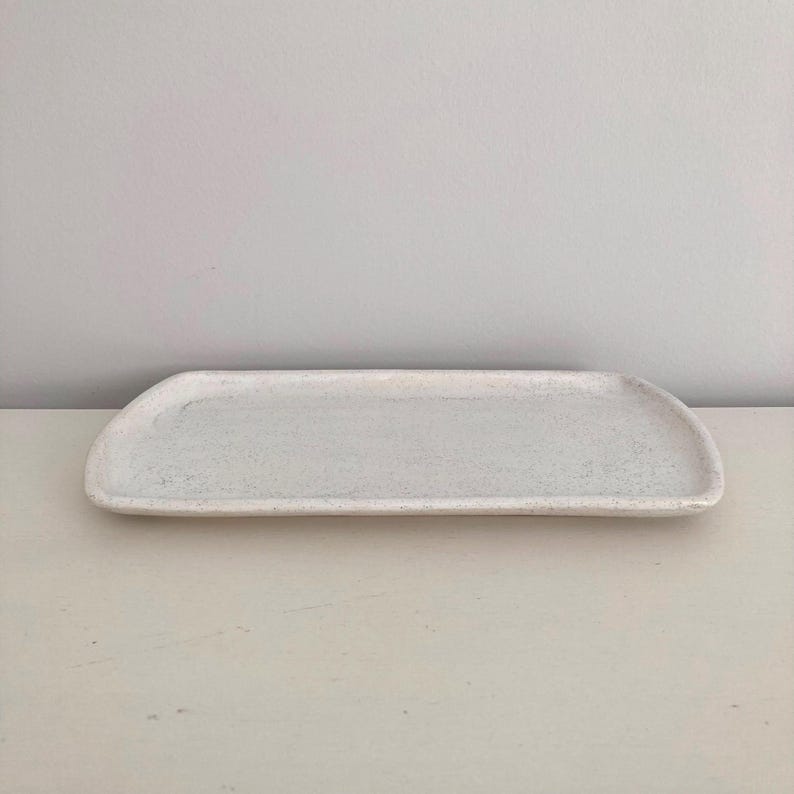 Handgefertigte rechteckige Servierplatte aus Keramik – Minimalistisches weißes Serviertablett – Modernes Geschirr Bild 8