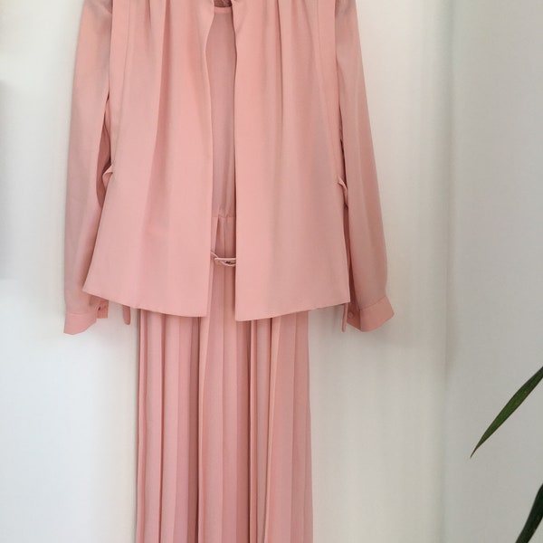 Women’s Vintage Peach pink two piece pleated dress & waistcoat | beautiful | Sheer | Wedding | Set | Coord