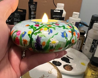 Round tealight holder, Springtime, field of flowers and vines against a blue sky!