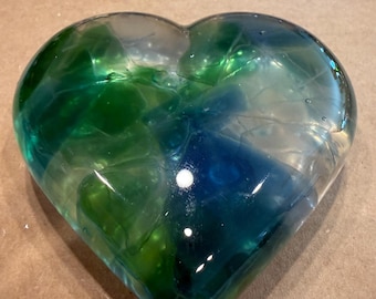 Pisapapeles de cristal marino con forma de corazón