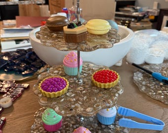 Cupcake 3-tier stand, sea shells, sand, faux pearls and starfishes! Who wants cake?