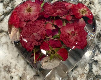 Heart-shaped rose paperweight