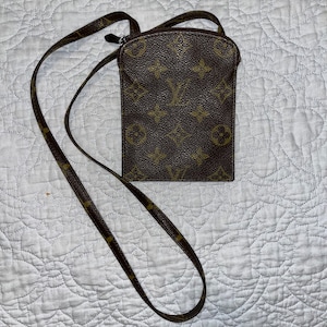 Louis Vuitton Monogram Brown Canvas Passport Holder Case Cloth ref