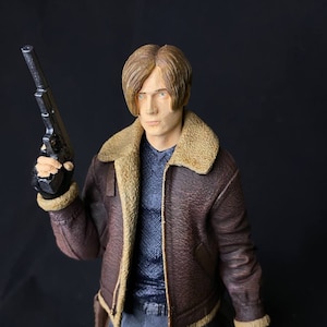 Resident Evil 4 Leon Kennedy Statue/Figure, Resident Evil Gift, Hand Painted