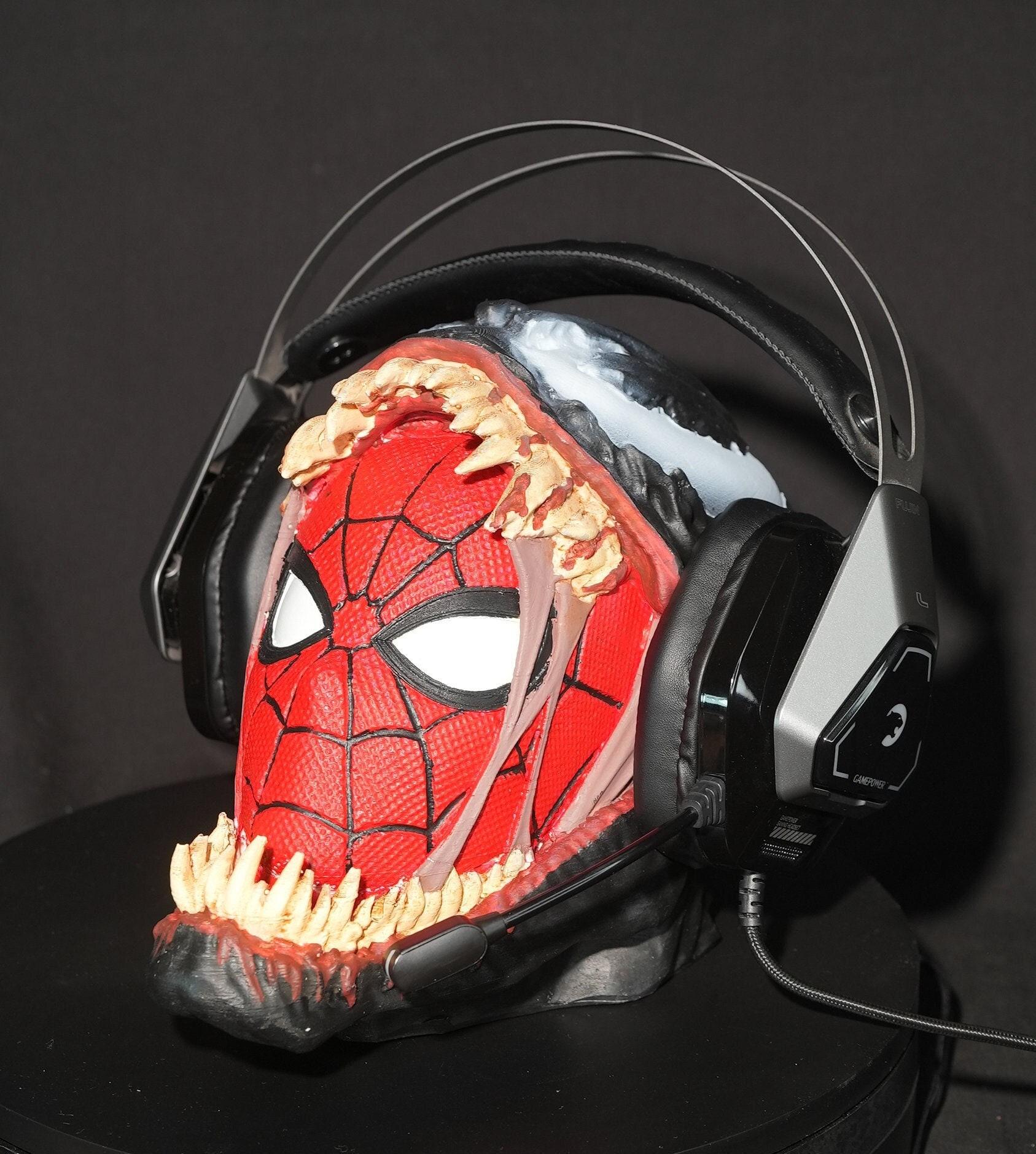 マーベル スパイダーマンヴェノム ヘッドフォンスタンド マーベル スパイダーマンヴェノム ヘッドフォンスタンド