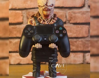 Resident Evil Nemesis Controller/Phone Stand, Nemesis T-Type Painted Statue,Gift For Gamer, Gaming Room Decor