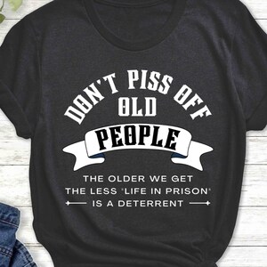 Don'T Piss Off Old People Funny Gag Gifts For Elde' Men's Tall T-Shirt