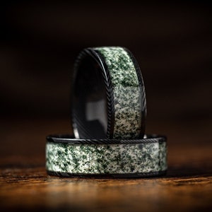 Damascus Steel & Moss Agate Mens Wedding Hammered Band, Anniversary Engagement Promise Black and Green Inlay Ring Best Jewelry Gift For Him