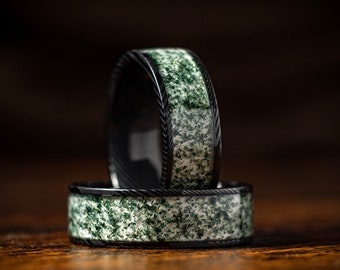 Damascus Black & Green Moss Agate Stone Man Wedding Steel Hammered Band, Anniversary Engagement Promise Inlay Ring Best Jewelry Gift For Him