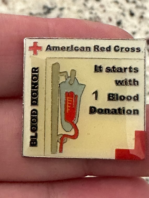 Vintage American Red Cross Collectable Lapel Pin/… - image 2