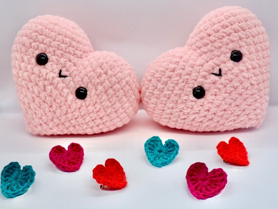 valentine crafts: crochet heart, buttons heart pillow for valentine