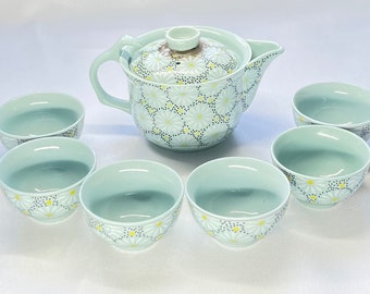 Pretty Chinese Miniature Tea Set