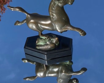 WY-YAN HZR Metal Sculpture Bronze Flying Horse Modern Sculpture Bronze Delicate Sculpture Animal Figurine Exquisite Decoration for Room WY-YAN HZR Metal Sculpture Bronze Flying Horse Modern Sculpture Bronze Delicate Sculpture Animal Figurine Exquisite Decoration for Room
