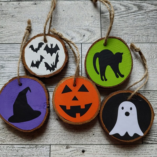 5 piece hand painted mini wood slice Halloween ornaments w pumpkin, witch hat, bats, ghost, black cat