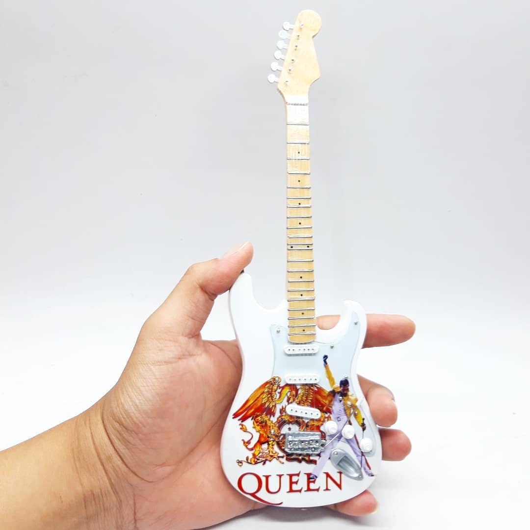ontwerp Onverschilligheid koud Miniature Guitar QUEEN Freddie Mercury Ivory Fender - Etsy Hong Kong