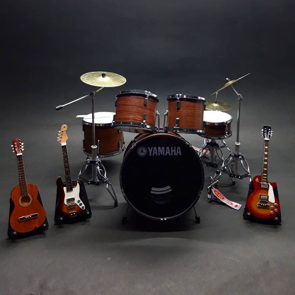 Miniature Drum Yamaha Brown Exclusive And Miniature Guitar For Display