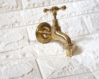 Rubinetto a parete in ottone non laccato fatto a mano, stile vintage