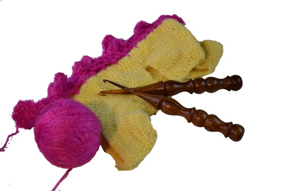 Antique Yellow Ergonomic Crochet Hook Needles Kit, Knitting Crocheting Set  of 7