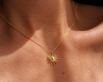 Gold Sun Necklace, 925k Silver Sun Pendant, Sunburst Necklace, Gift for Her,  Sun Charm, Bestfriend Gift, Sunshine Necklace