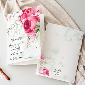 Cartão floral de aniversário elegante para impressão, citação jovem, cartão de aniversário para mulher, design frontal e traseiro, digital