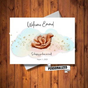 Novo cartão de bebê personalizado, cartão de nome personalizado para bebê, pés recém-nascidos em mãos, cartão de boas-vindas em aquarela, cartão digital personalizado
