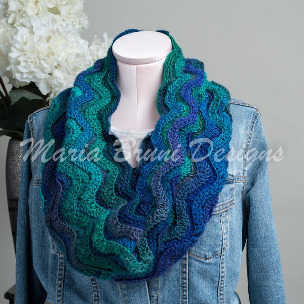 Crystal Waves Cowl crochet pattern