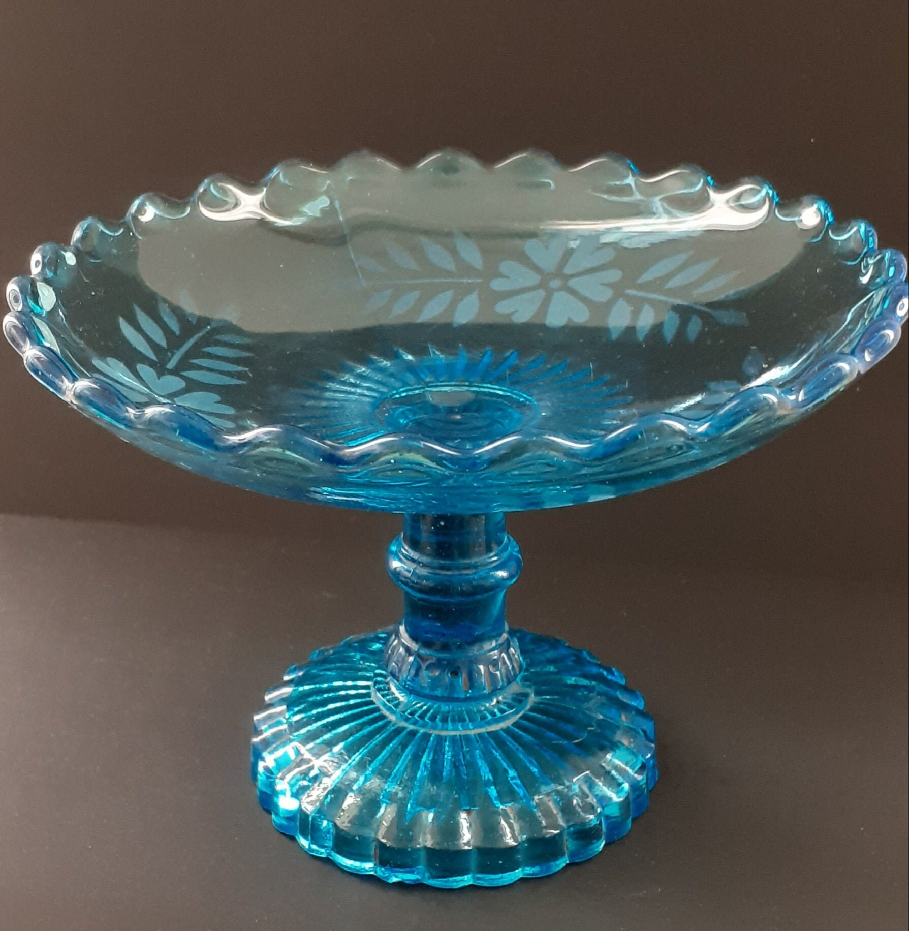 Compotier Ancien en Verre Bleu Gravé