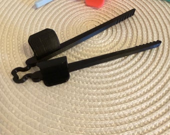 Fingers Free Treats picker. Clean fingertips for snacking when gaming, using phone, crocheting, moisturising hands. Wearable chopsticks