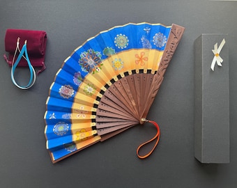 Fresedo - Richly ornamented handcrafted folding fan - carvings on both guards