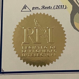 Puede incluir: Un sello dorado con el texto "RPI REGISTRO DE LA PROPIEDAD INTELECTUAL" y un dise&ntilde;o de p&aacute;jaro estilizado.
