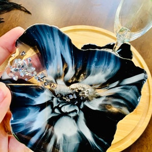 Black and White Forever Resin Geode Coaster set 12.8cm x 11cm x 0.5cm. image 3