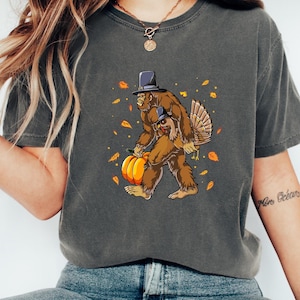 Comfort Colors T-Shirt Christmas Bigfoot Shirt Merry Christmas Sweatshirt Gift Christmas Sasquatch Tee Funny Bigfoot Tee Santa Claus Shirt