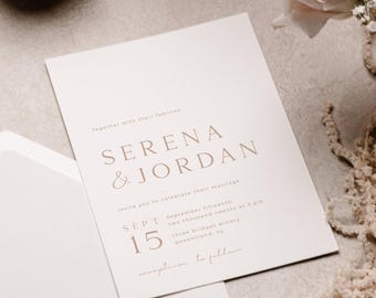 Plantilla de invitación de boda minimalista beige: imprimible y editable, descarga digital