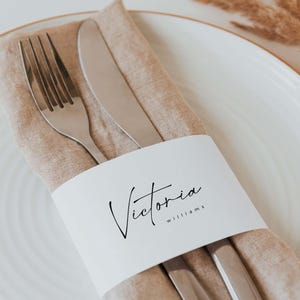 Plantilla minimalista para tarjetas de lugar envolventes, tarjetas de lugar envolventes con servilletas, plantillas modernas para tarjetas de lugar de boda, tarjetas con nombres de mesa imprimibles