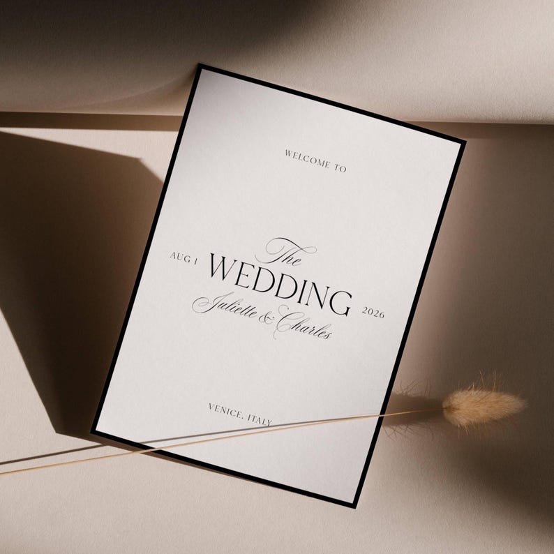 Pu&ograve; includere: Un invito di nozze con bordo nero, con il testo "WELCOME TO The WEDDING Juliette & Charles 2026" e la data "AUG 1". Viene visualizzata anche la localit&agrave; "VENICE, ITALY". L'invito &egrave; su sfondo bianco.