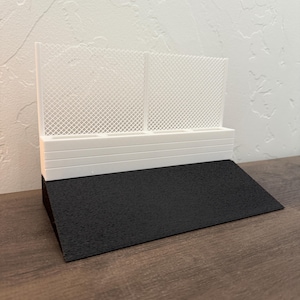 1:24 Diecast Sloped Track Display Stand | 3D Printed | Fits One Car |