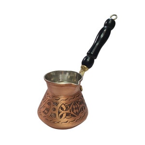 Cezve Ibrik Briki - Cafetera turca de cobre macizo árabe con mango de  madera, 1,5 mm de grosor (tamaño pequeño), color negro : :  Hogar y Cocina