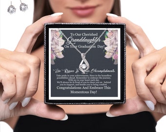 Regalo de graduación para nieta: conjunto de collar y pendientes de circonita cúbica.