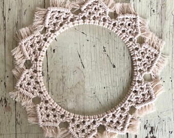 Corona de mandala de macramé hecha a mano, decoración de granja bohemia