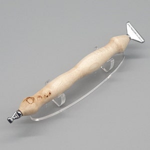 Handmade diamond painting pen made from Burr Black Poplar wood, individually hand turned on a lathe, each pen is unique.