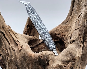 Handmade diamond painting pen made from Kirinite resin (silver sparkle), individually hand turned on a lathe, each pen is unique.
